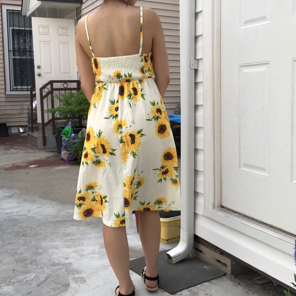 5🌟NEW Beige Floral Print Spaghetti Strap Sundress - Picture 5 of 8